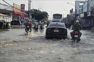 Triều cường gây ngập nặng và nhiều đoạn trên Quốc lộ 1A tại Cà Mau