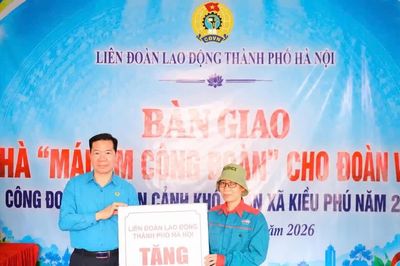 Bàn giao nhà 'Mái ấm Công đoàn' cho đoàn viên có hoàn cảnh khó khăn