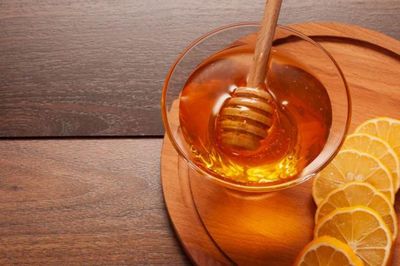 Mẹo phân biệt mật ong thật và giả chỉ nhờ một tờ khăn giấy