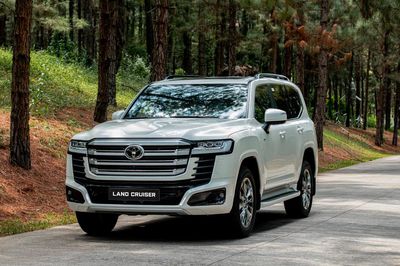 Toyota Land Cruiser LC300 đạt doanh số kỷ lục