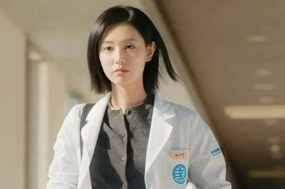 Kim Ji Won vừa trở lại, 'Bác sĩ X' đã gặp chuyện ngoài dự kiến