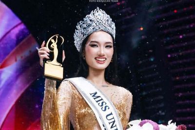 Miss Universe Vietnam Quỳnh Anh xin lỗi sau ồn ào nói xấu đồng nghiệp
