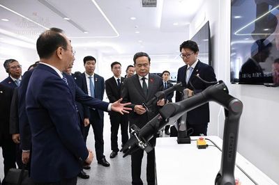 Chủ tịch Quốc hội Trần Thanh Mẫn thăm Khu phát triển kinh tế công nghệ Bắc Kinh