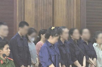 Truy tố đường dây mua bán hơn 4.000 tài khoản ngân hàng