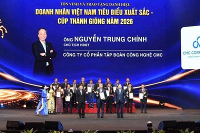 Chủ tịch CMC Nguyễn Trung Chính nhận Cúp Thánh Gióng 2026