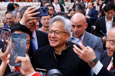 Jensen Huang: Từ chàng thanh niên bị mẹ chê lông bông đến CEO công ty lớn nhất thế giới