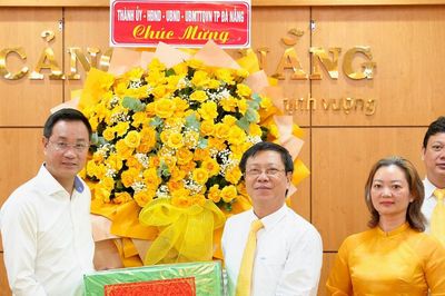 Bí thư Thành ủy Lê Ngọc Quang thăm, chúc mừng doanh nghiệp nhân ngày Doanh nhân Việt Nam