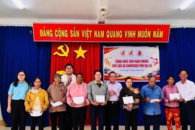 Gia Lai: Trao 50 suất quà cho nạn nhân chất độc da cam