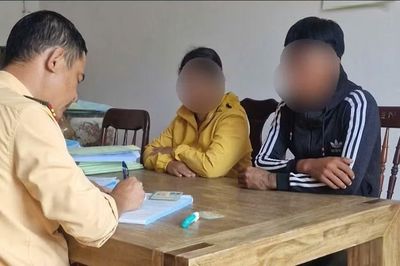 Khoe không đội mũ bảo hiểm trên TikTok, thanh niên bị phạt 12,5 triệu đồng
