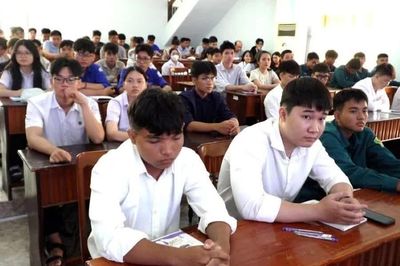 Bồi dưỡng nhận thức về Đảng cho 190 quần chúng ưu tú các xã, phường khu vực Cam Ranh
