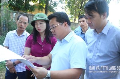 Đồng chí Phó Chủ tịch UBND tỉnh thị sát địa điểm xây dựng Trường THPT Cai Kinh