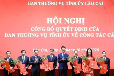 Ban Thường vụ Tỉnh ủy Lào Cai công bố các quyết định về công tác cán bộ