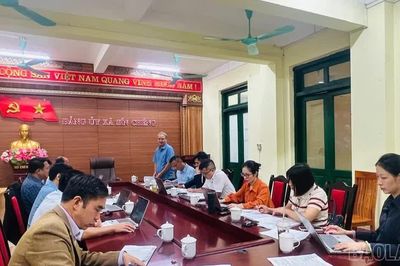 Đoàn kiểm tra, giám sát số 1 làm việc với xã Sín Chéng về công tác giảm nghèo