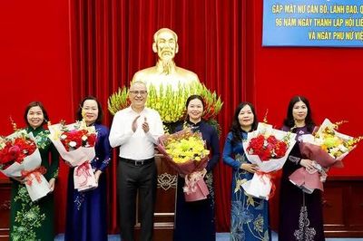Tiếp tục quan tâm, tạo điều kiện thuận lợi để phụ nữ cống hiến và trưởng thành