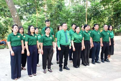 Hội Nông dân tỉnh tổ chức về nguồn, sinh hoạt chuyên đề tại Khu di tích Quốc gia đặc biệt Tân Trào