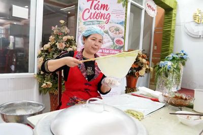 Đưa hương trà vào bánh cuốn