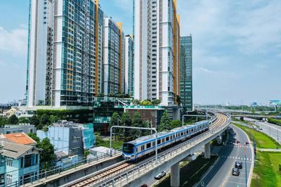 TP.HCM tăng chuyến metro, xe buýt phục vụ lễ an táng hài cốt liệt sĩ