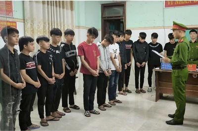 Đà Nẵng: 9 người bị khởi tố vì mang hung khí, dàn hàng ngang trên cầu, quay video TikTok