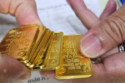 Giá vàng đồng loạt giảm sâu