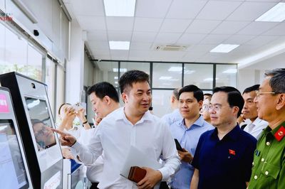 Đoàn giám sát của Ủy ban Khoa học, Công nghệ và Môi trường làm việc tại TP. Hồ Chí Minh