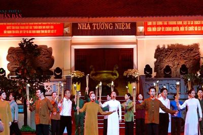 Xúc động 'Khúc tri ân' tưởng nhớ các Anh hùng liệt sĩ tại công viên Lê Thị Riêng