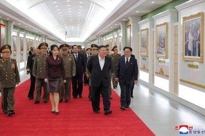 Ông Kim Jong Un cùng con gái khánh thành Bảo tàng Quốc phòng Triều Tiên