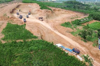 Nghệ An chấn chỉnh 2 nhà thầu khai thác mỏ đất thi công cao tốc Vinh - Thanh Thủy