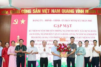 Xã Trần Phú gặp mặt, chúc mừng ngày truyền thống các ngành xây dựng Đảng và ngày thành lập các tổ chức hội trong tháng 10