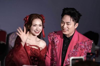 Tùng Dương hội ngộ Hòa Minzy trong live-concert kỷ niệm 25 năm ca hát