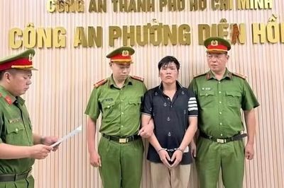 Sáng 13/10: 'Ma men' manh động rút dao tấn công Thiếu tá CSGT khi bị kiểm tra nồng độ cồn ở TP.HCM