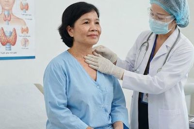 Người uống levothyroxine sau phẫu thuật tuyến giáp cần lưu ý gì?