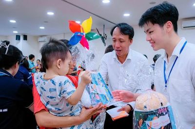 Cậu bạn 17 tuổi gửi hơi ấm từ nửa vòng Trái Đất về phố núi Gia Lai