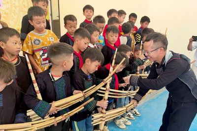 Để tiếng khèn Mông vang mãi trên rẻo cao Tả Phìn