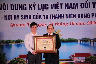 Tôn vinh kỷ lục Việt Nam đối với biểu tượng 16 bông lúa tại Bến phà II Long Đại, Quảng Trị