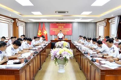 Kiểm tra xây dựng đơn vị điểm cấp Bộ Quốc phòng tại Bộ Tư lệnh Vùng Cảnh sát biển 4