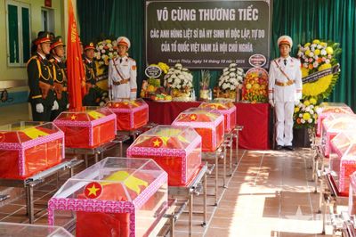 Bộ CHQS tỉnh Tuyên Quang di chuyển, truy điệu và an táng 93 hài cốt liệt sĩ