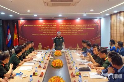 Thượng tướng Nguyễn Quang Ngọc thăm, làm việc với Đại sứ quán Việt Nam tại Campuchia và Ngân hàng MB Campuchia