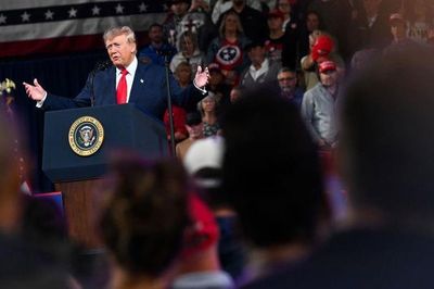 Ông Trump chạy nước rút trước bầu cử giữa nhiệm kỳ