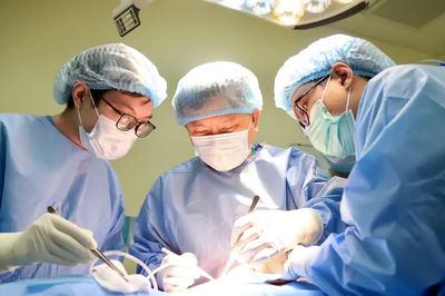 Phẫu thuật '3 trong 1' tái tạo vòng một sau ung thư vú