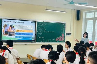 Thầy cô cùng học trò củng cố năng lực số trong dạy và học