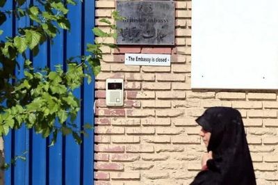 Iran triệu Đại sứ Anh, cảnh báo sẽ 'nghiêm túc xem xét lại' quan hệ song phương
