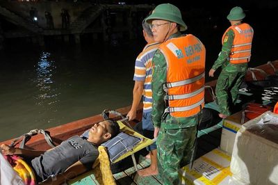 Kịp thời đưa thuyền viên bị vỡ ruột thừa từ đảo Bạch Long Vĩ vào đất liền cấp cứu
