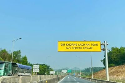 Khẩn trương lắp đặt biển báo xác định khoảng cách an toàn trên cao tốc