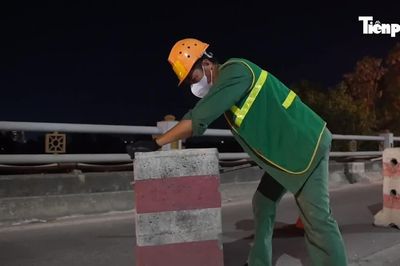 Cầu Thanh Trì lắp dải phân cách cứng liên tục giữa hai làn xe