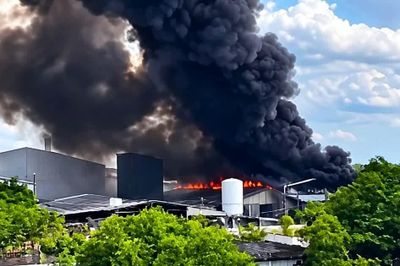 Vụ cháy nhà kho trong khu công nghiệp ở Cà Mau bước đầu xác định do chập điện
