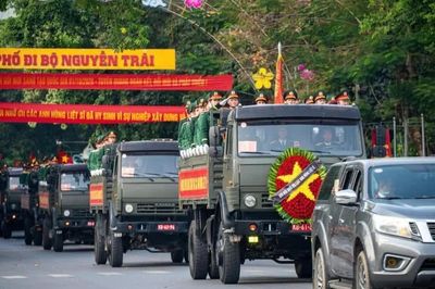 Trang nghiêm dòng người tiễn đưa 93 liệt sĩ về Nghĩa trang liệt sĩ Vị Xuyên