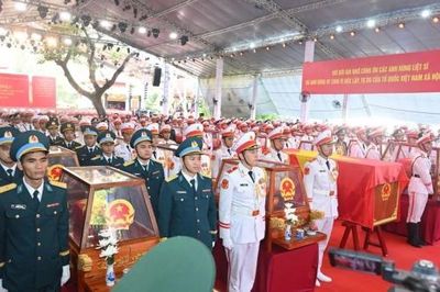 [Chùm ảnh] Lễ viếng, truy điệu và an táng hài cốt liệt sĩ tại Công viên Lê Thị Riêng