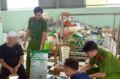 Khởi tố đối tượng sản xuất hàng chục tấn phân bón giả