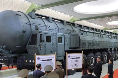 Tên lửa Hwasong-20 tốc độ Mach 22, tầm bắn 15.000 km, công nghệ MIRV, 'vũ khí hạt nhân uy lực nhất'