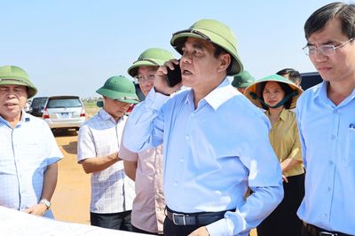 Chủ tịch Nghệ An gọi điện chấn chỉnh nhà thầu ngay tại công trường